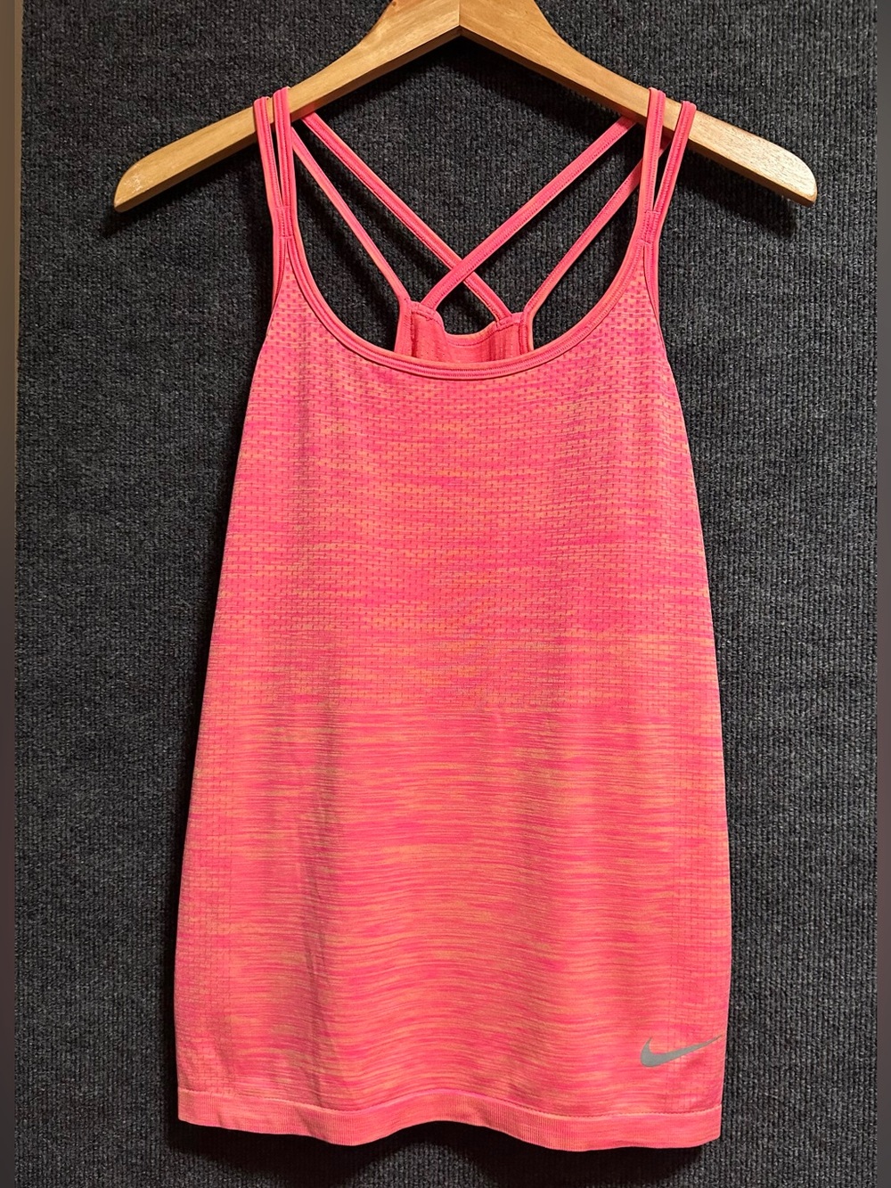Nike Dri-Fit Criss Cross Tank in Orange. Size S